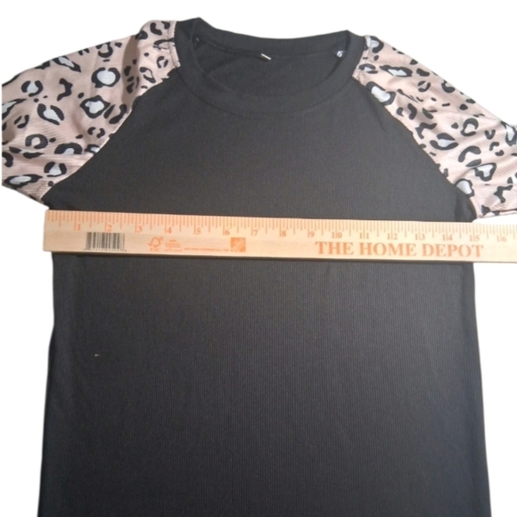 NWT, Sz. S, black/animal print, ribbed, long-sleeved, crew neck T-shirt. - Picture 3 of 10